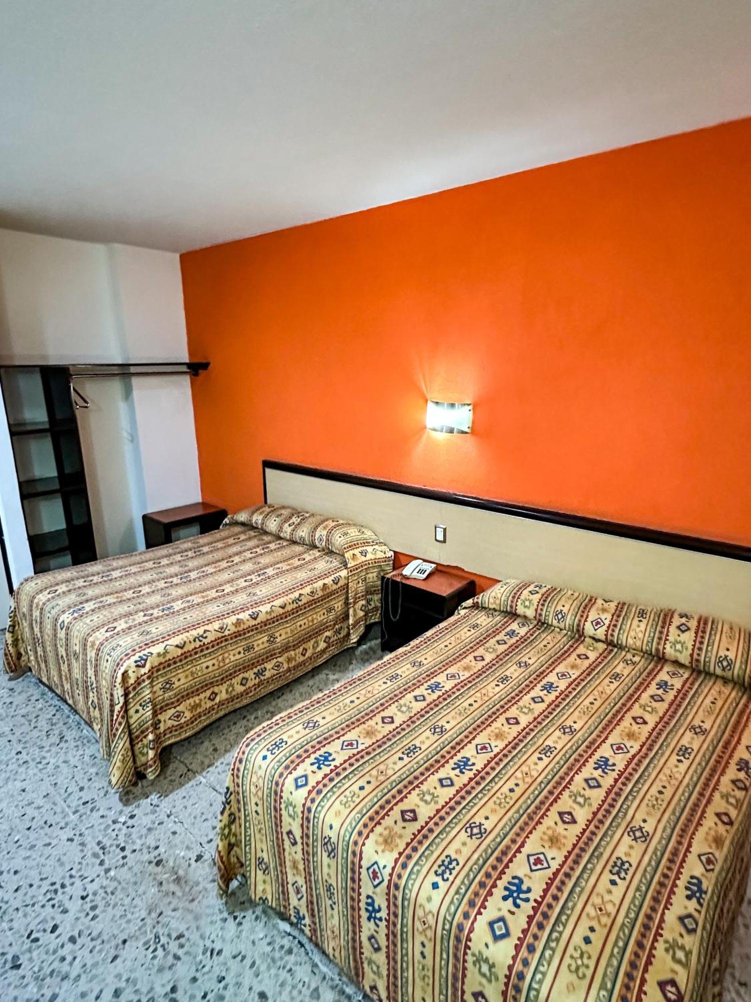 Hotel Montreal León de los Aldamas Extérieur photo