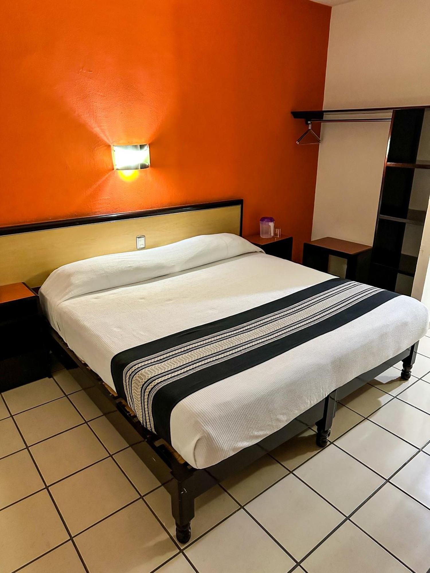 Hotel Montreal León de los Aldamas Extérieur photo