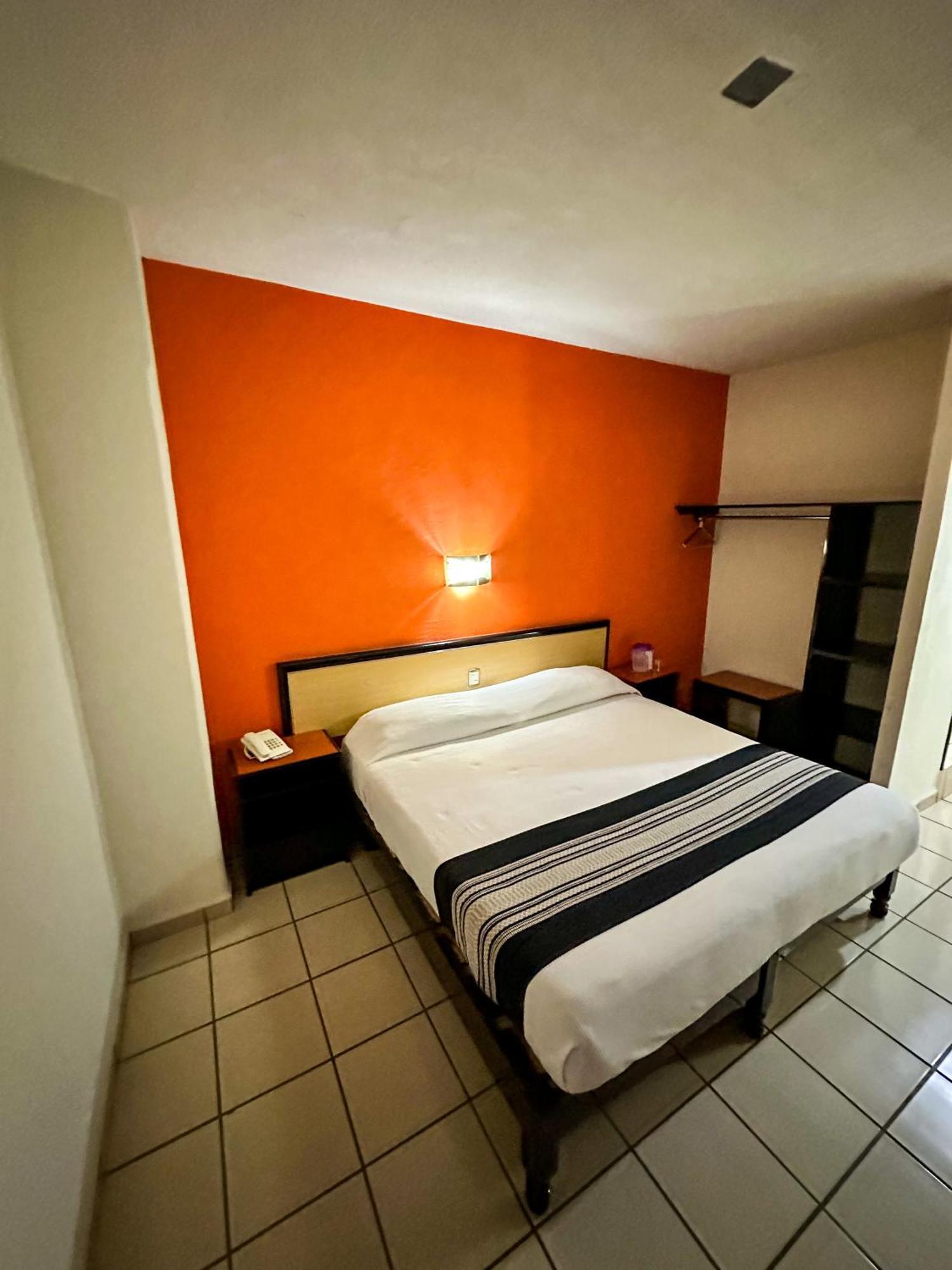 Hotel Montreal León de los Aldamas Extérieur photo