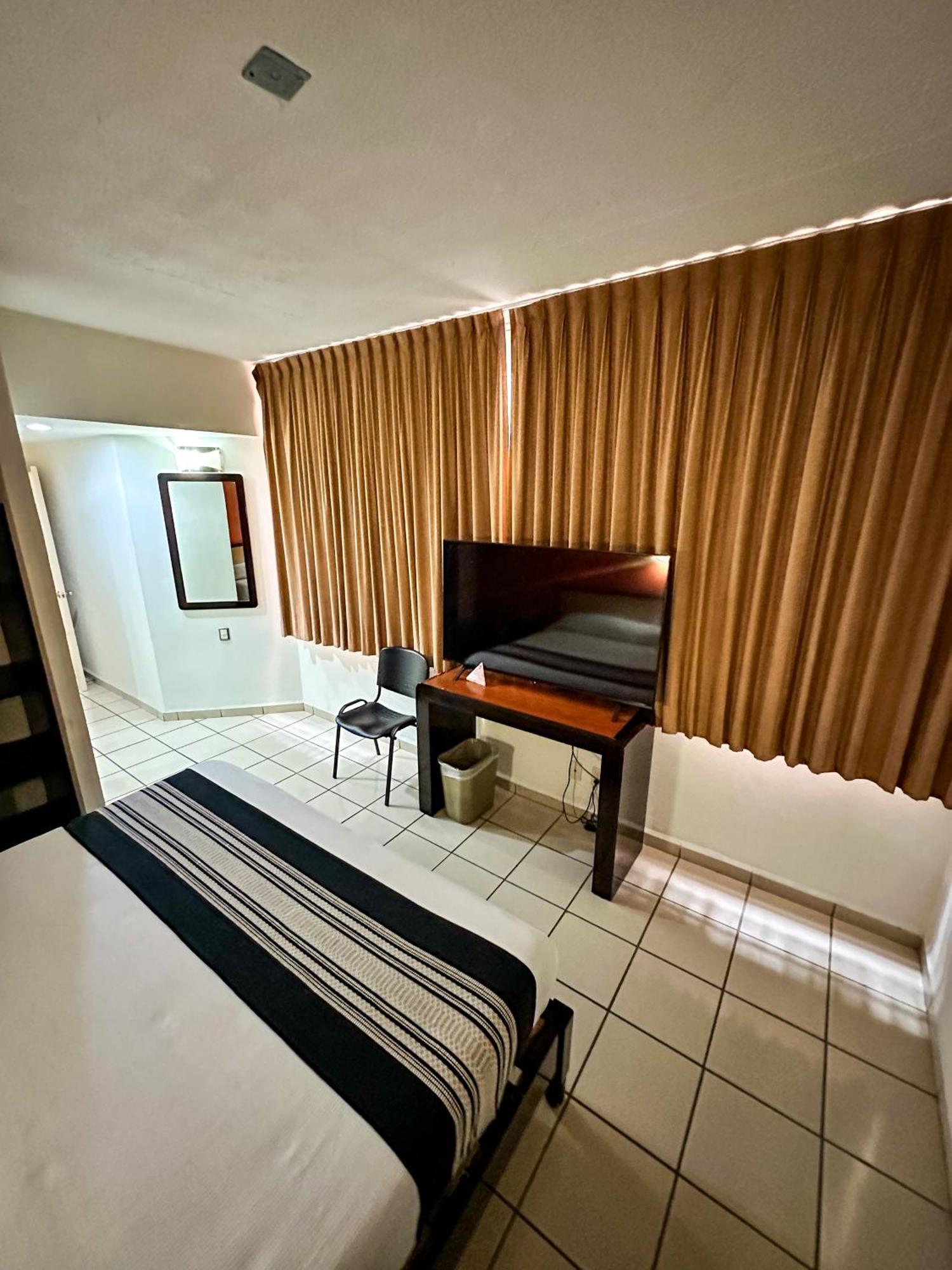 Hotel Montreal León de los Aldamas Extérieur photo