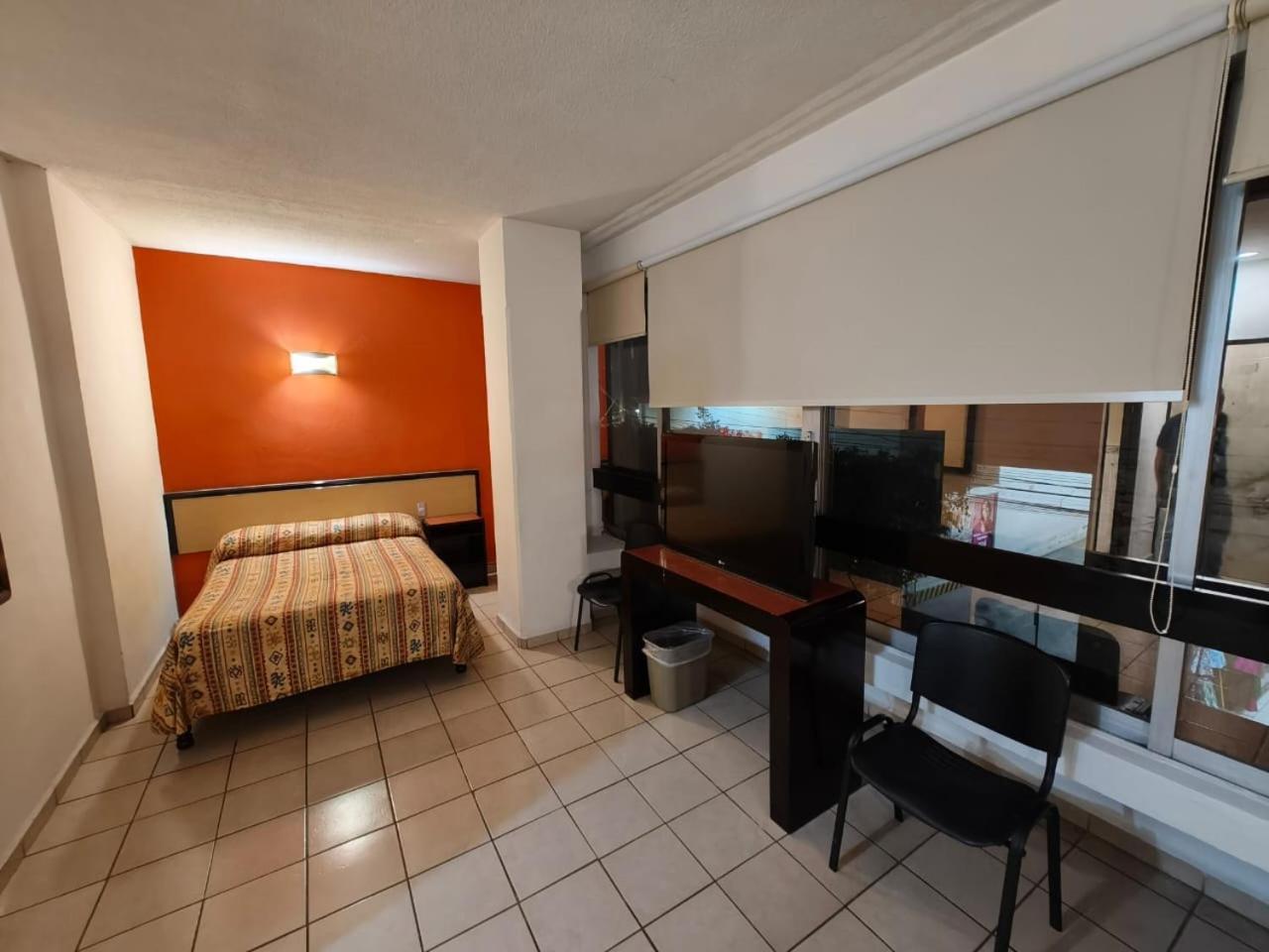 Hotel Montreal León de los Aldamas Extérieur photo
