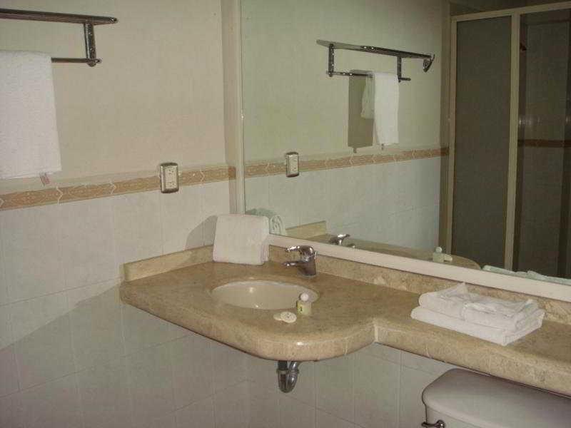Hotel Montreal León de los Aldamas Extérieur photo