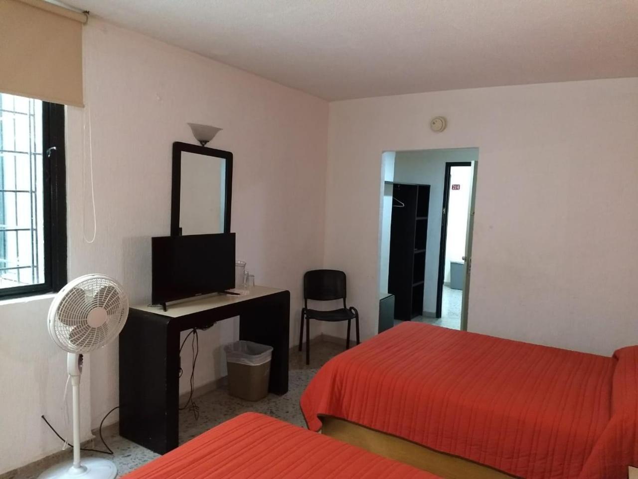 Hotel Montreal León de los Aldamas Extérieur photo