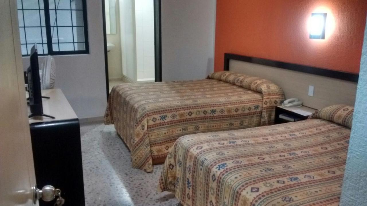 Hotel Montreal León de los Aldamas Extérieur photo