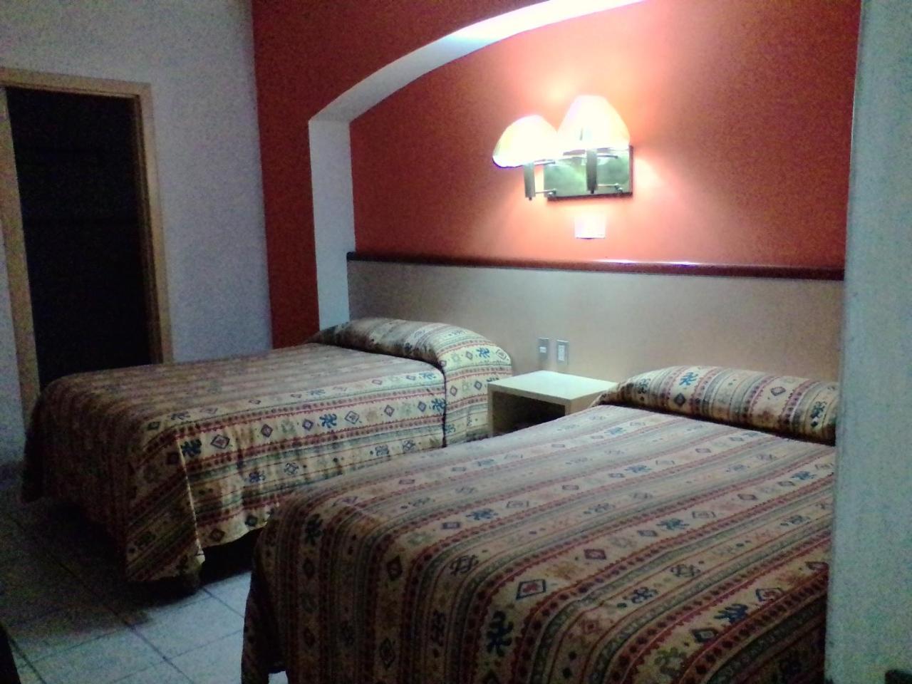 Hotel Montreal León de los Aldamas Extérieur photo
